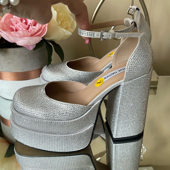 STEVE MADDEN New Charlize Rhinestone Platforms - Picture 3 of 13